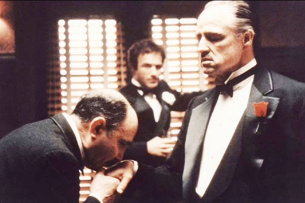 نفرین نوچه‌پروری